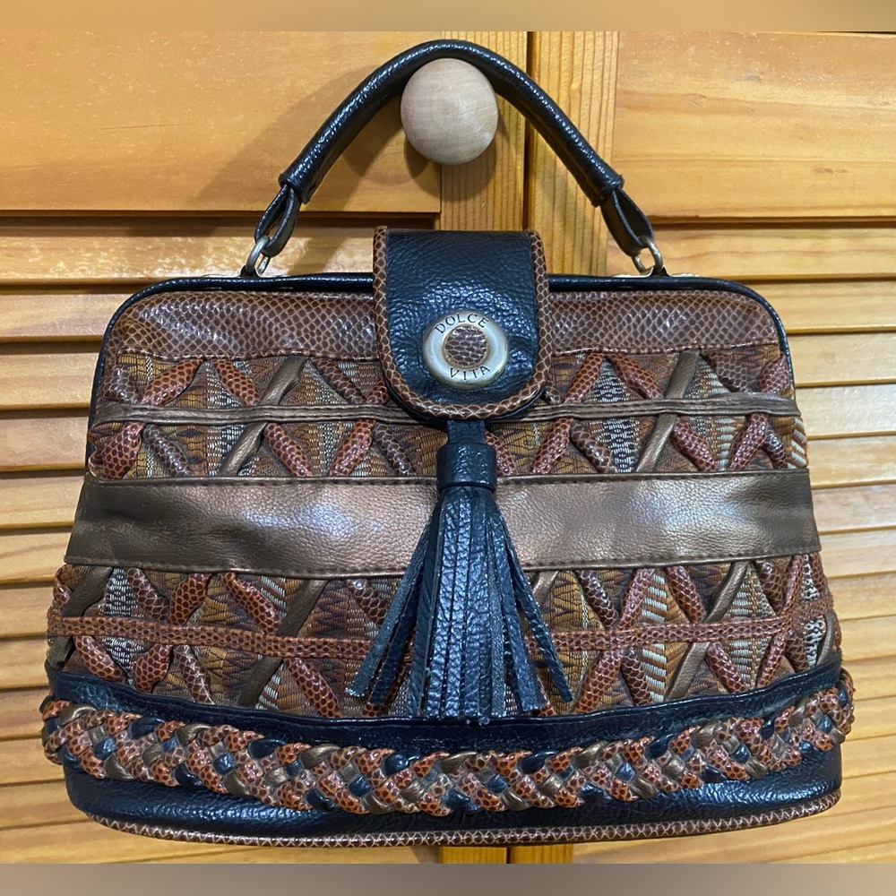 Dolce Vita: Textured handbag